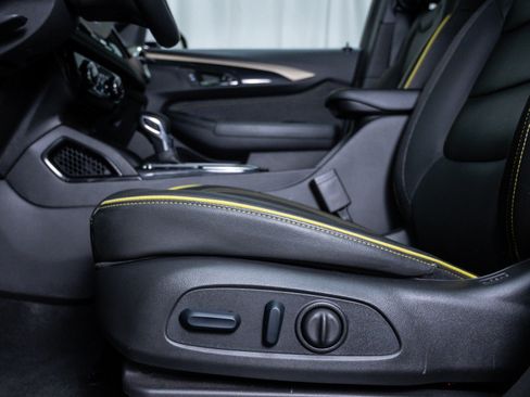 Used 2024 Chevrolet TrailBlazer ACTIV w/ Convenience Package image 19