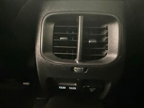 Used 2019 Jeep Cherokee Latitude Plus w/ Comfort/Convenience Group image 15