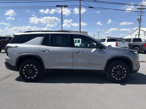 Used 2025 Chevrolet Traverse Z71 AWD/4WD image 2