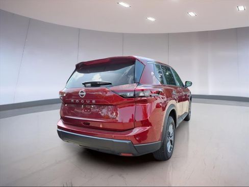 Used 2025 Nissan Rogue S image 4