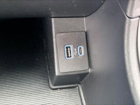 Used 2024 Ford Edge SE w/ Black Appearance Package image 38