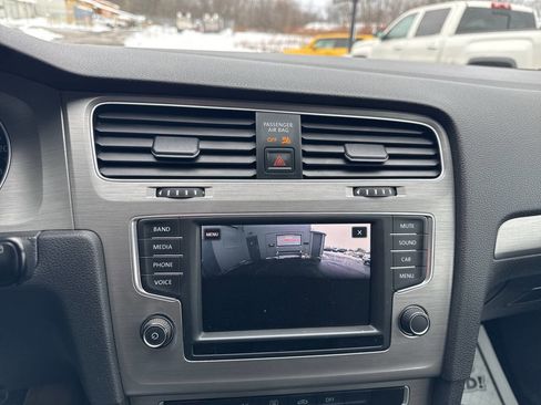 Used 2017 Volkswagen Golf S image 27