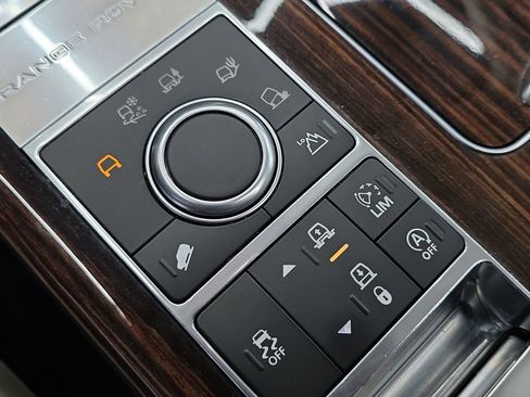 Used 2017 Land Rover Range Rover HSE image 25