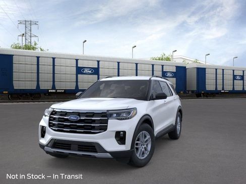 New 2026 Ford Explorer Active RWD image 2