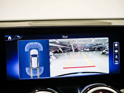 Used 2025 Mercedes-Benz GLB 250 4MATIC image 24