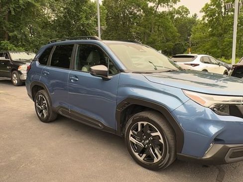 Used 2025 Subaru Forester Limited AWD/4WD image 3