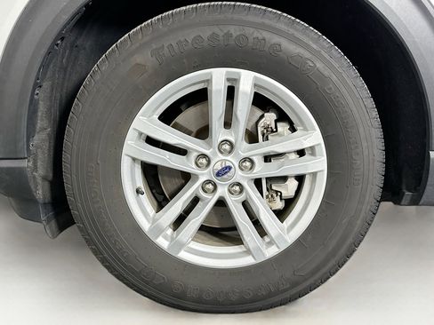Used 2024 Ford Explorer XLT w/ Equipment Group 202A RWD image 11