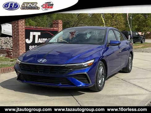 Used 2024 Hyundai Elantra SEL FWD image 3