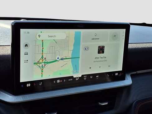 Used 2025 Ford Explorer ST-Line w/ ST-Line Street Pack image 9