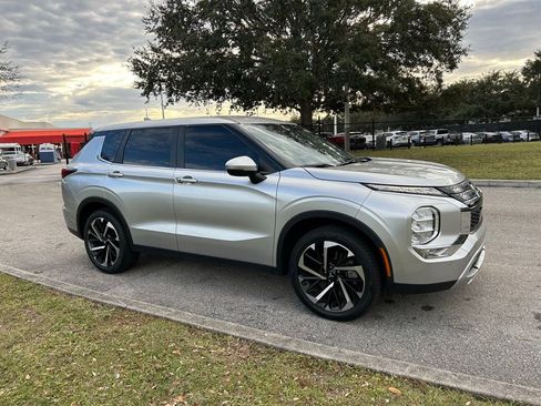 Used 2022 Mitsubishi Outlander SE image 7