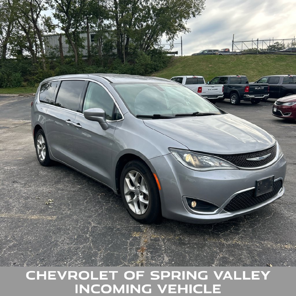 Used 2018 Chrysler Pacifica Touring Plus w/ Tire & Wheel Group FWD image 5