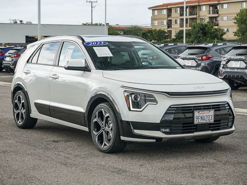 Used 2023 Kia Niro EX Touring image 3