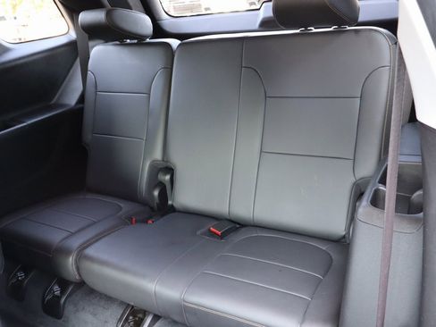 Used 2021 Chevrolet Traverse LT image 24