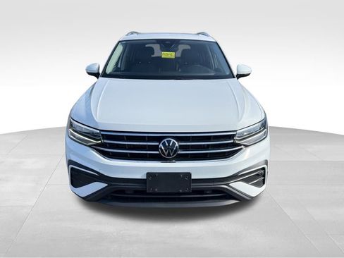 Used 2022 Volkswagen Tiguan SE image 3