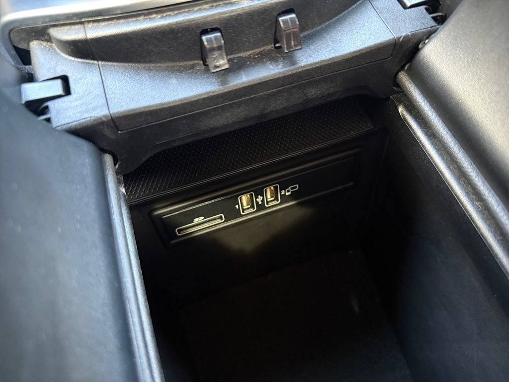 Used 2019 Mercedes-Benz GLC 300 4MATIC image 26