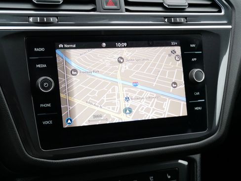 Certified 2023 Volkswagen Tiguan SEL R-Line image 22