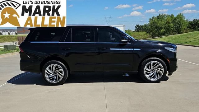 Used 2025 Lincoln Navigator Reserve AWD/4WD image 9