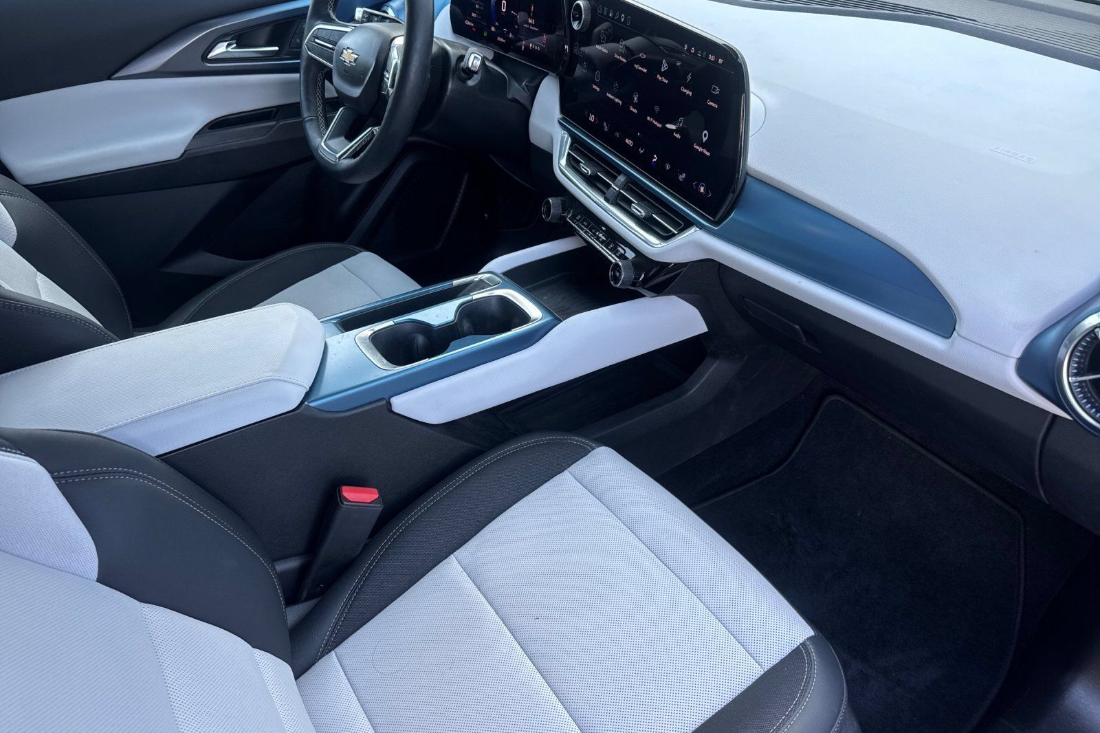 Used 2024 Chevrolet Equinox EV LT w/ LPO, Blackout Package AWD/4WD image 20