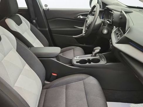 Used 2024 Chevrolet Trax LS w/ LS Convenience Package FWD image 21