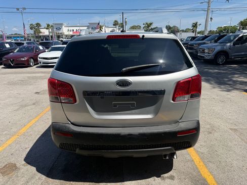 Used 2011 Kia Sorento 2WD w/ Convenience Pkg image 5