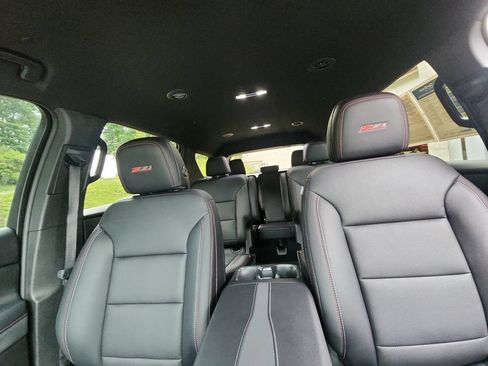 Used 2026 Chevrolet Traverse Z71 w/ LPO, Floor Liner Package AWD/4WD image 35
