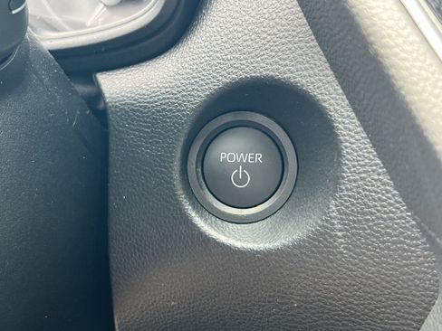 Used 2025 Toyota Corolla Cross AWD Hybrid image 28