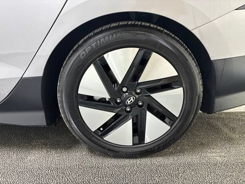 Used 2024 Hyundai Ioniq 6 SE RWD image 9