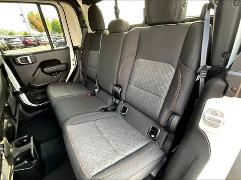 New 2025 Jeep Gladiator Mojave w/ Safety Group image 10