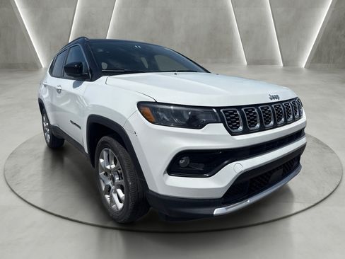 Used 2025 Jeep Compass Limited AWD/4WD image 1