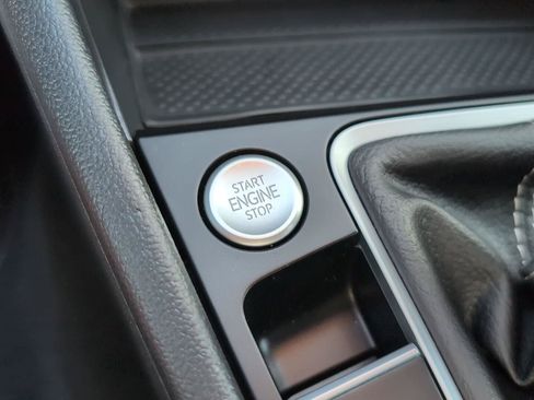 Used 2025 Volkswagen Jetta SE FWD image 32