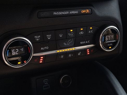 Used 2020 Ford Escape Titanium image 16