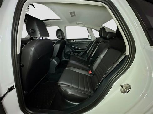 Used 2022 Volkswagen Jetta SE image 19