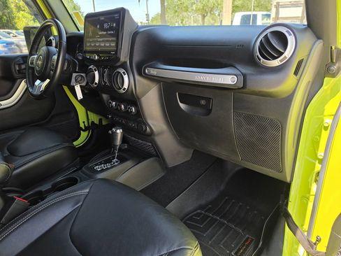 Used 2016 Jeep Wrangler Unlimited Rubicon AWD/4WD image 12