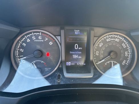 Used 2019 Toyota Tacoma TRD Sport w/ Technology Package image 9