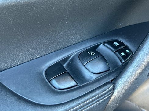 Used 2019 Nissan Rogue SL w/ Premium Package AWD/4WD image 11
