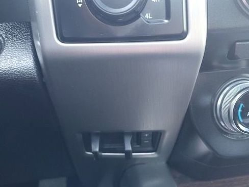 Used 2015 Ford F150 Platinum w/ Equipment Group 701A Luxury image 23