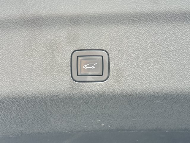 Used 2023 Chevrolet Suburban Premier AWD/4WD image 12