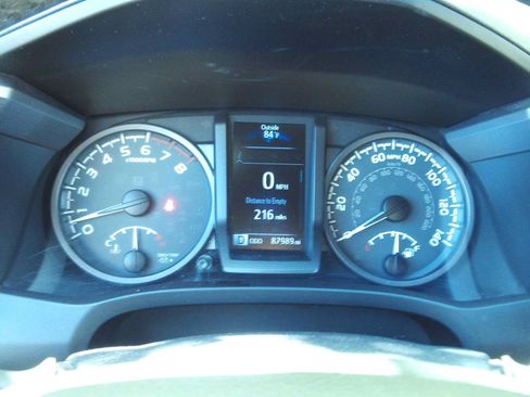 Used 2019 Toyota Tacoma TRD Sport AWD/4WD image 11