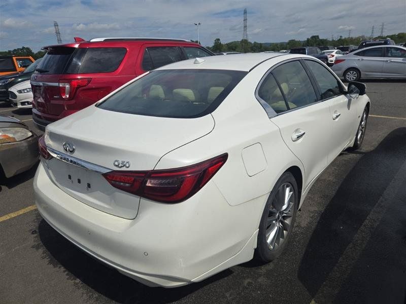 Used 2018 INFINITI Q50 Luxe w/ Essential Package (3.0T Luxe) AWD/4WD image 9