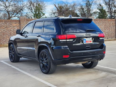 Used 2018 Jeep Grand Cherokee Altitude image 8