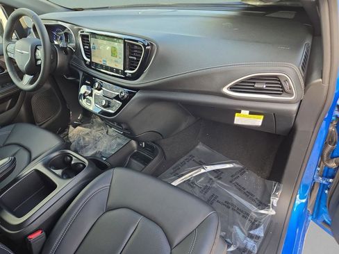 New 2026 Chrysler Pacifica Select image 29