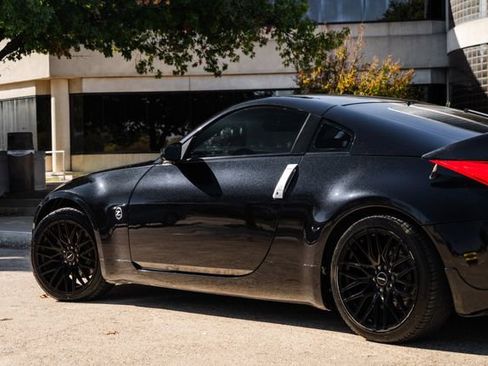 Used 2006 Nissan 350Z Touring w/ (N93) Cargo Convenience Pkg image 55