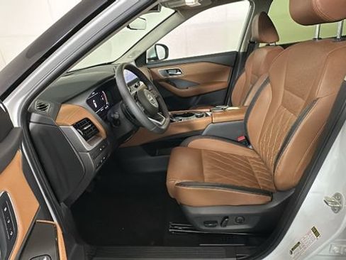 Used 2024 Nissan Rogue Platinum w/ Platinum Premium Package AWD/4WD image 11