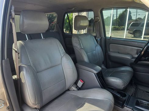 Used 2002 Toyota 4Runner SR5 RWD image 6