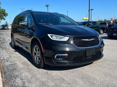 Used 2023 Chrysler Pacifica Limited FWD image 5