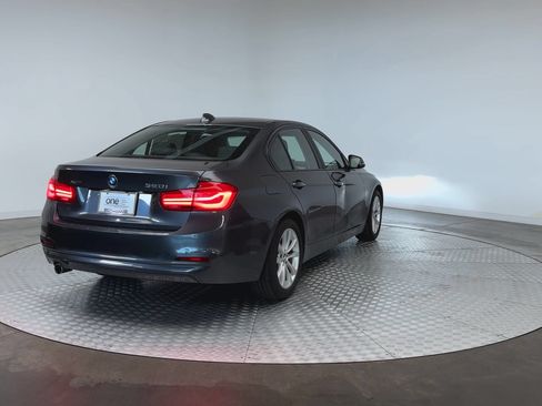 Used 2018 BMW 320i xDrive Sedan w/ Convenience Package AWD/4WD image 8
