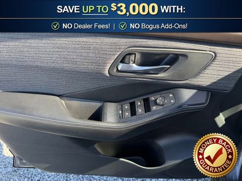 Used 2023 Nissan Rogue SV image 16