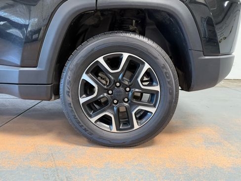 Used 2020 Jeep Compass Trailhawk AWD/4WD image 11
