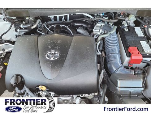 Used 2022 Toyota Highlander XSE AWD/4WD image 28