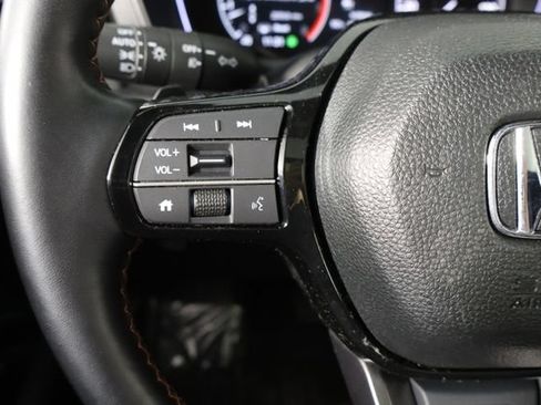 Used 2025 Honda Pilot TrailSport image 8